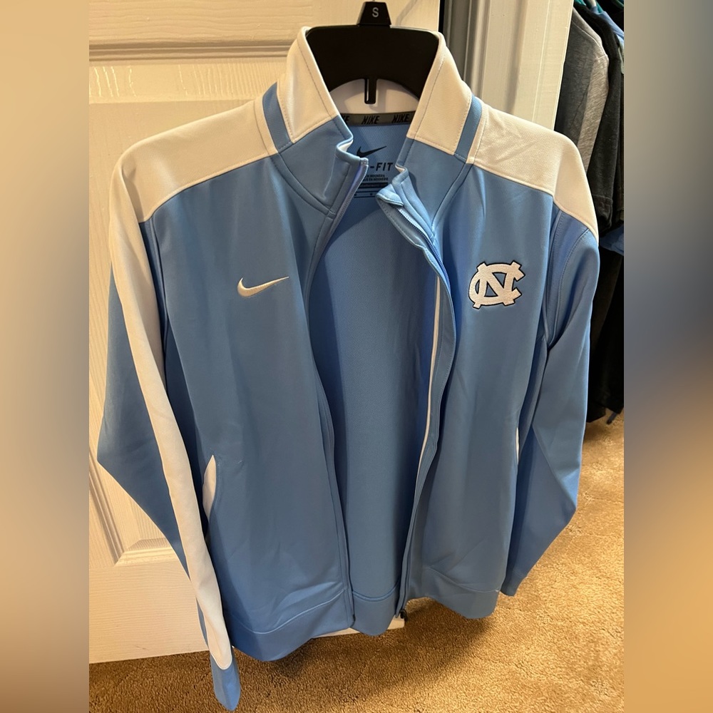Women’s unc Nike jacket